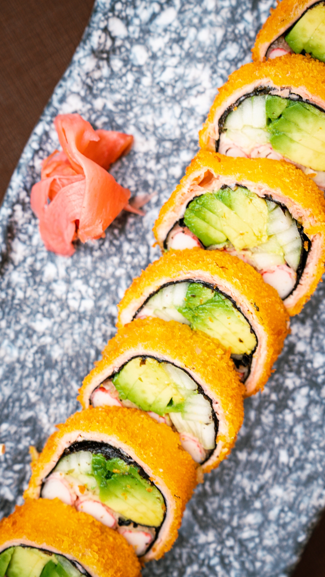 Sushi Fusión Kappo - Roll Crujiente con Palta y Jengibre