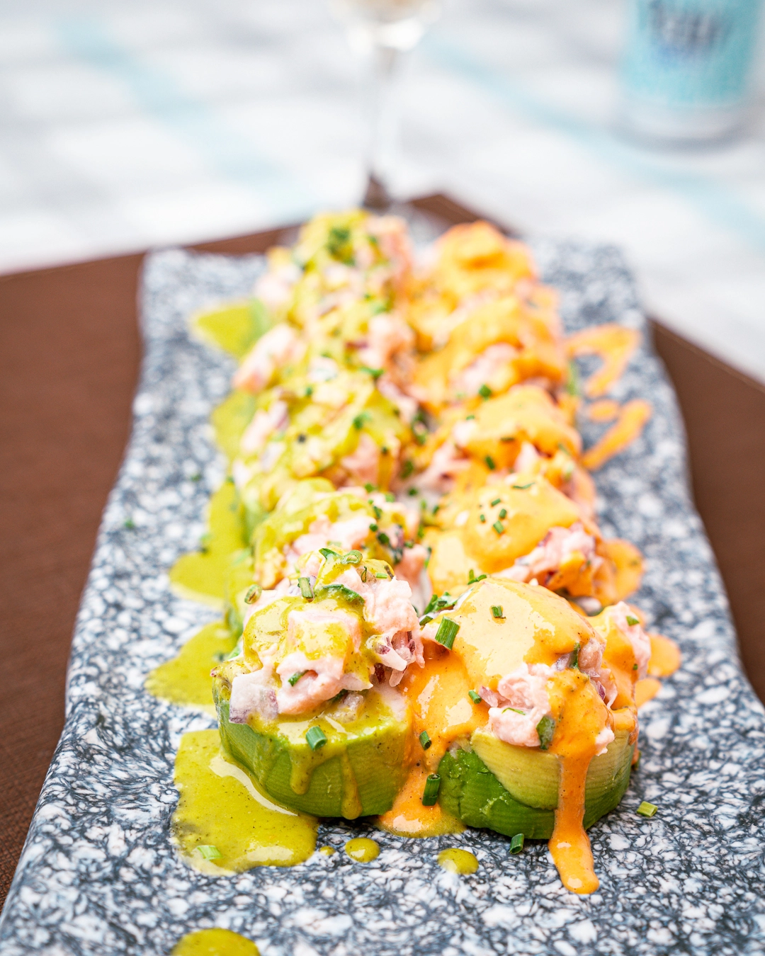 Sushi Fusión Kappo - Roll Especial de Palta y Salsas